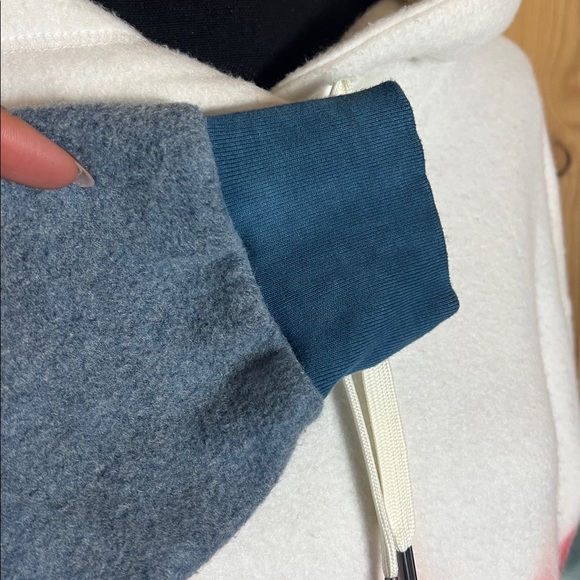 FEAT BlanketBlend Crop Hoodie - Picture 8 of 10